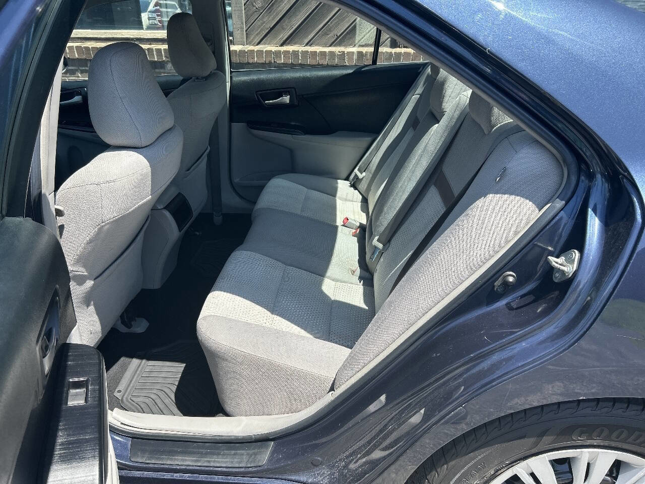 Used 2014 Toyota Camry LE w/ Moonroof Package FWD image 11
