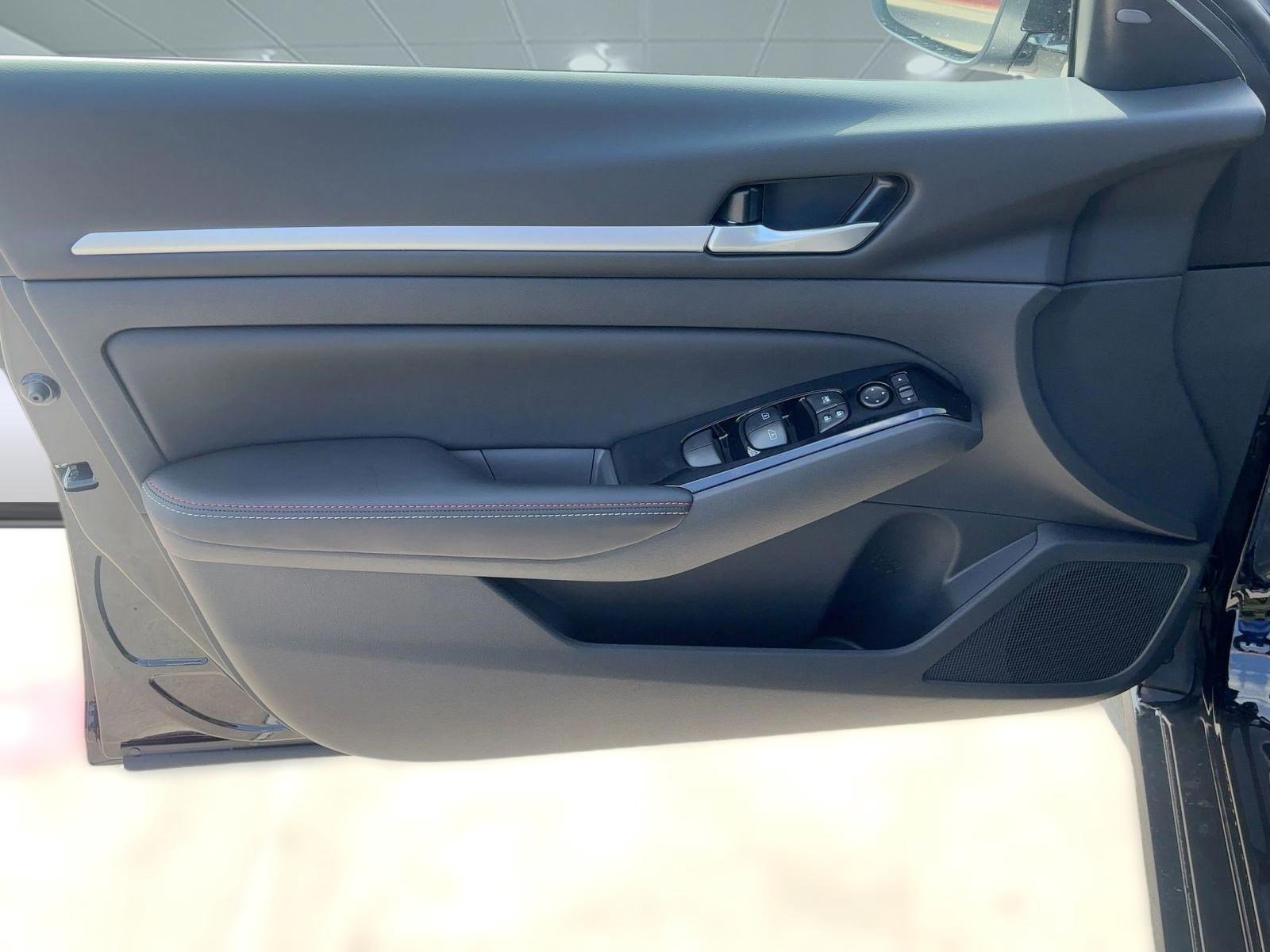 New 2025 Nissan Altima 2.5 SR w/ SR Premium Package image 13