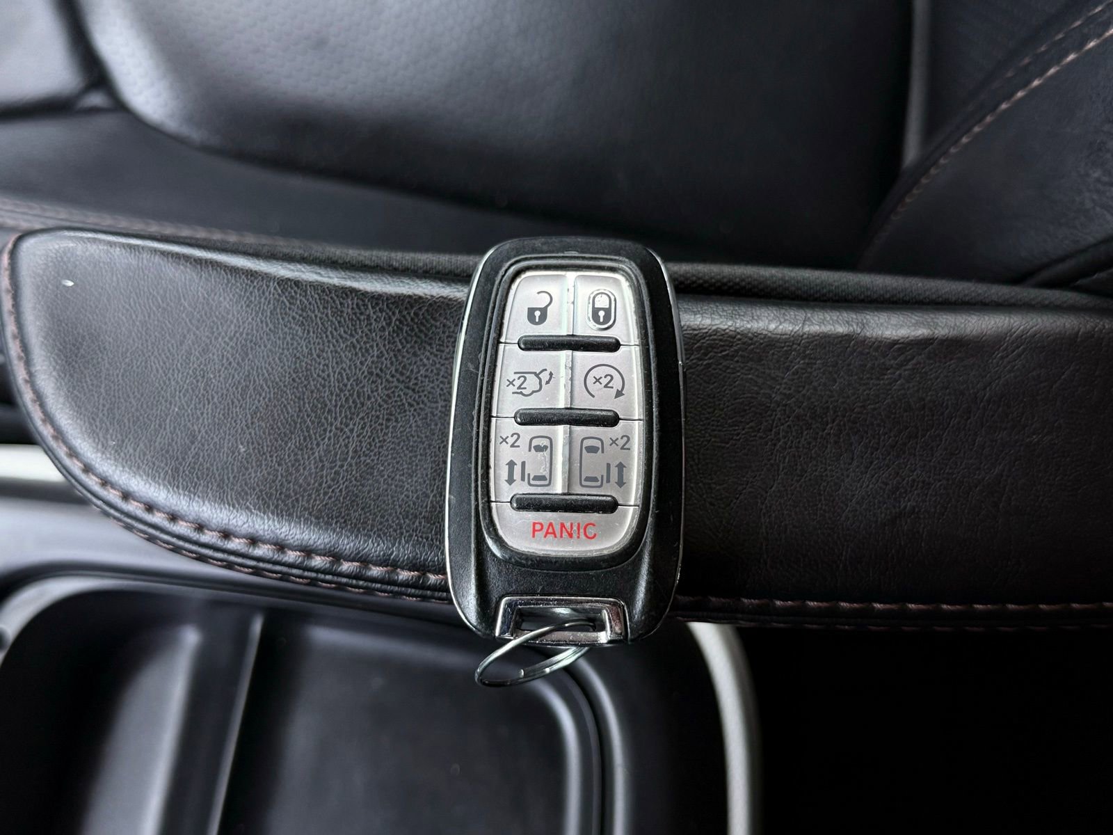 Used 2018 Chrysler Pacifica Touring-L image 49
