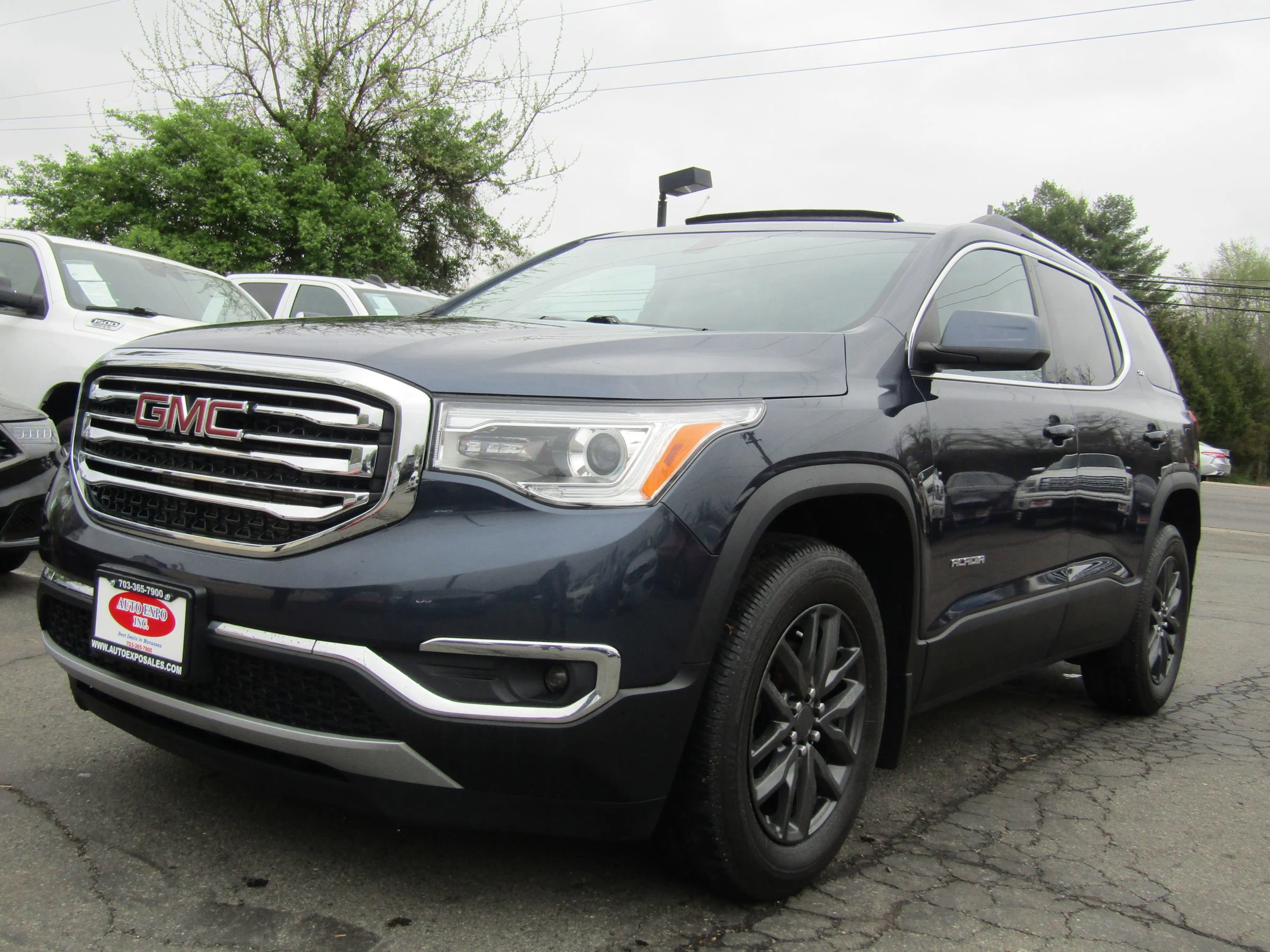 Used 2018 GMC Acadia SLT AWD/4WD image 3