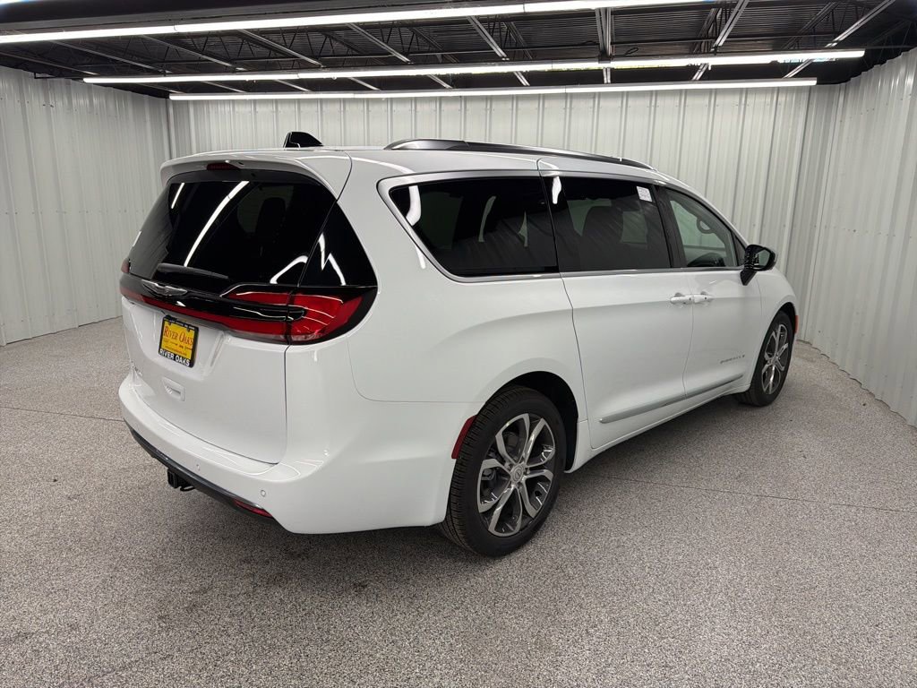 New 2026 Chrysler Pacifica Pinnacle w/ Trailer Tow Group FWD image 6