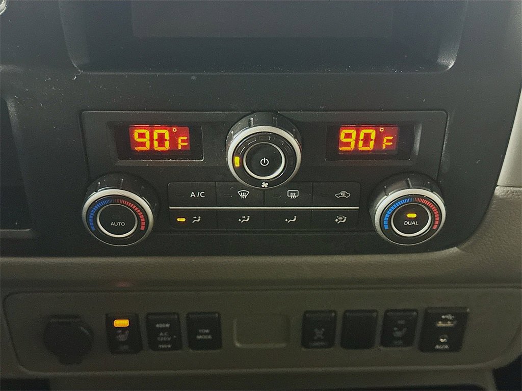 Used 2016 Nissan NV 3500 SL image 18