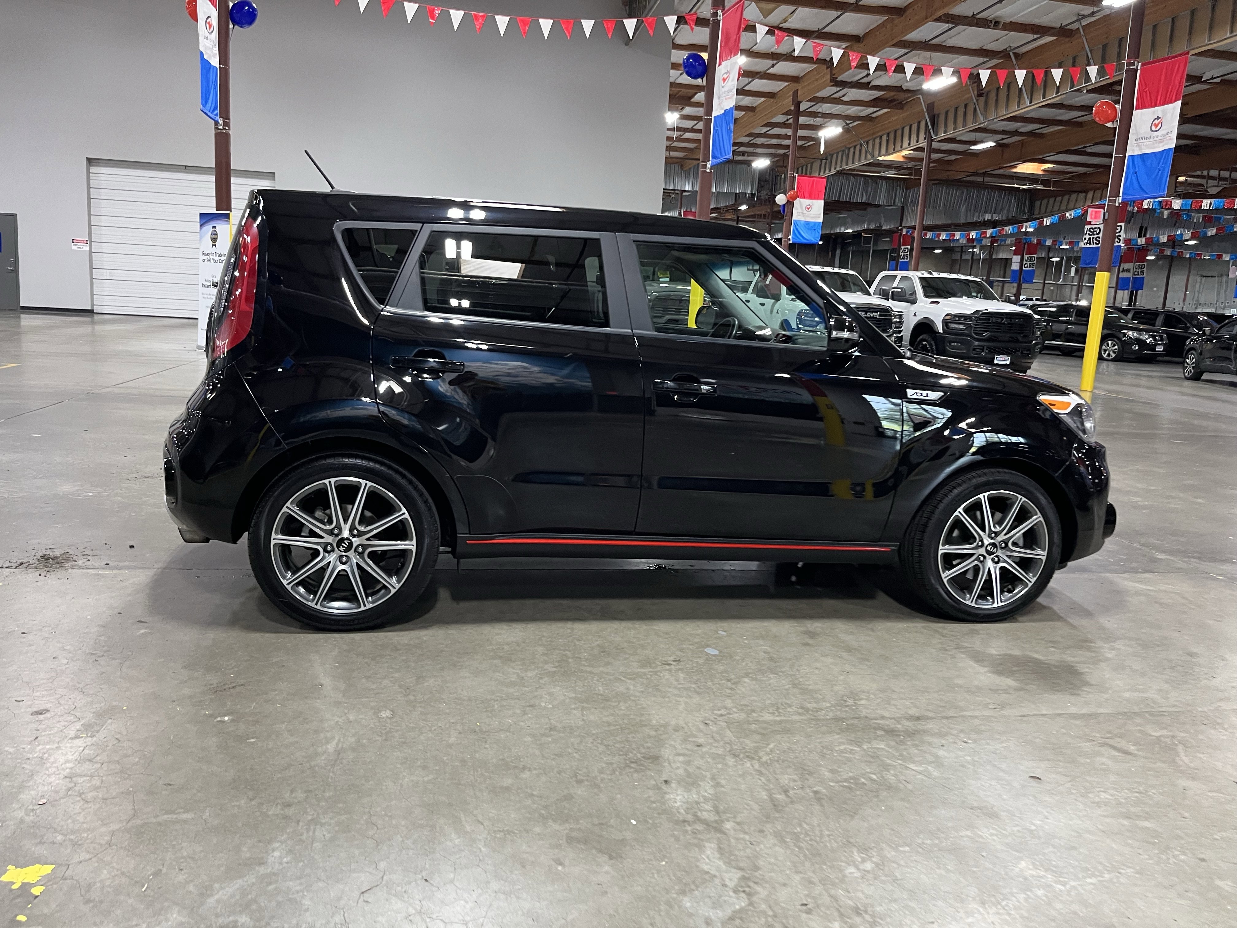 Used 2019 Kia Soul ! FWD image 6