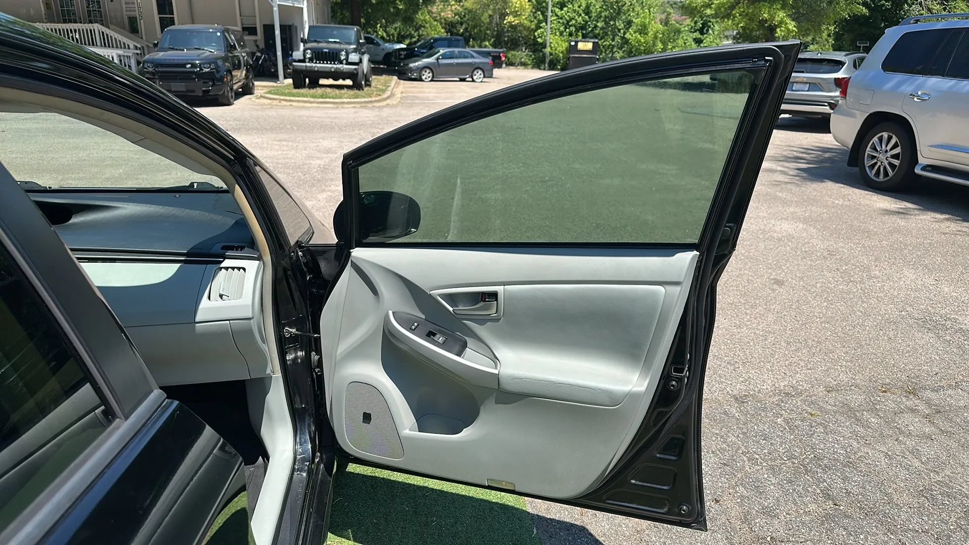 Used 2014 Toyota Prius Four w/ Solar Roof Package FWD image 25