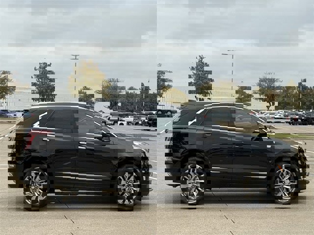 Used 2022 Cadillac XT5 Premium Luxury w/ Technology Package image 3