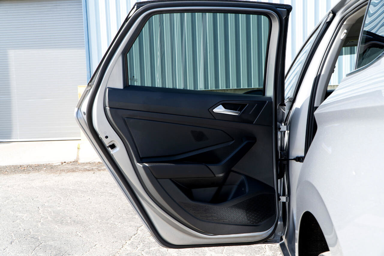 Used 2024 Volkswagen Jetta SE w/ Panoramic Sunroof Package FWD image 30