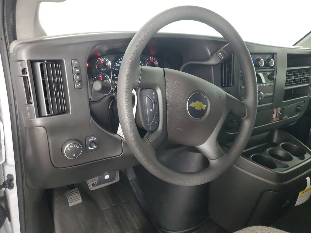 New 2026 Chevrolet Express 2500 Extended w/ Communications Package RWD image 18