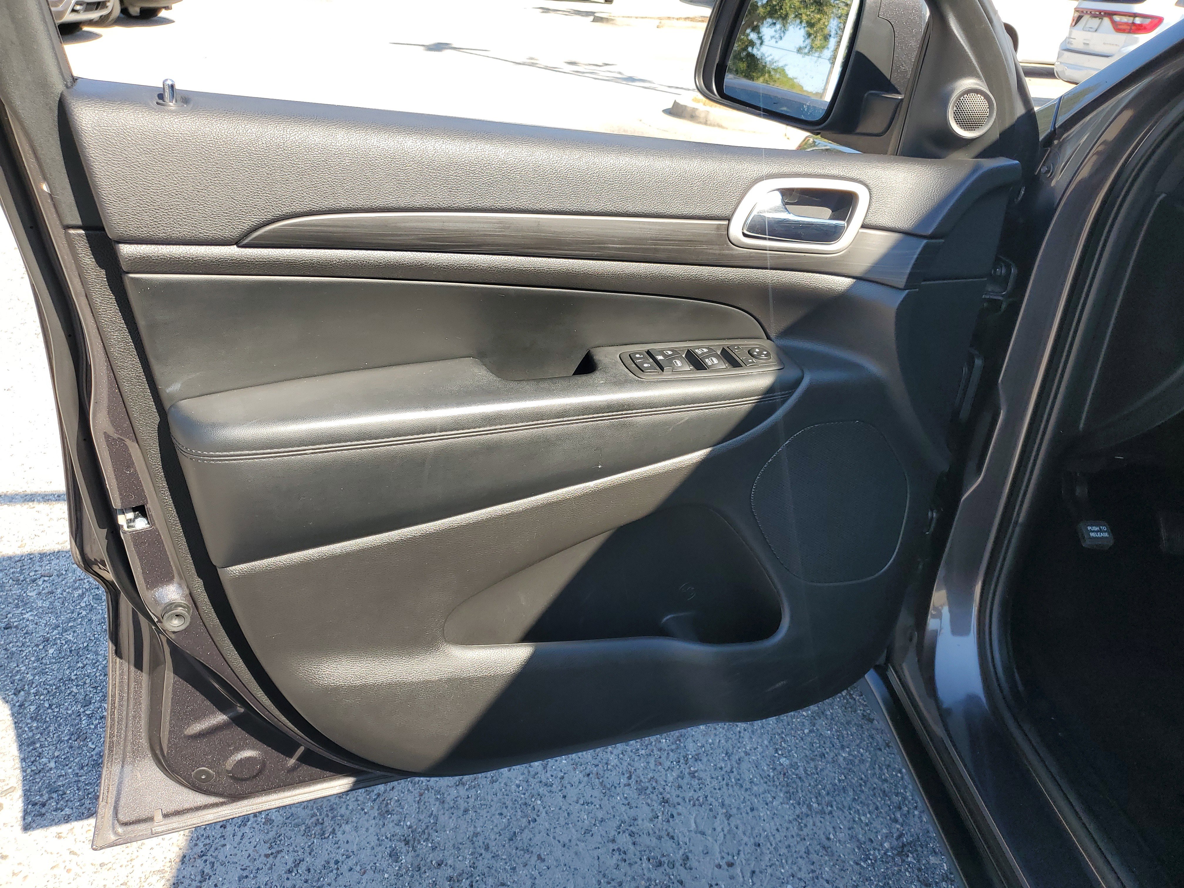 Used 2021 Jeep Grand Cherokee Laredo image 14