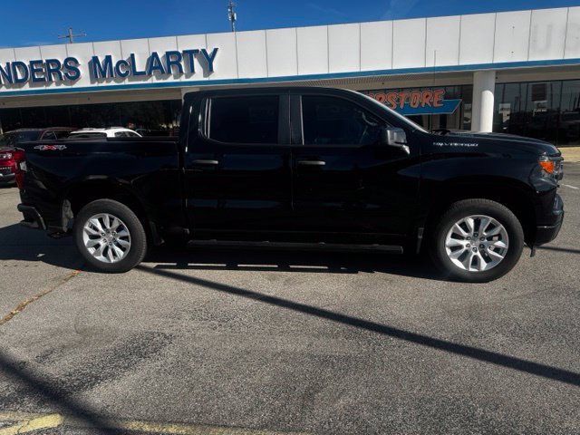 Used 2024 Chevrolet Silverado 1500 Custom AWD/4WD image 2