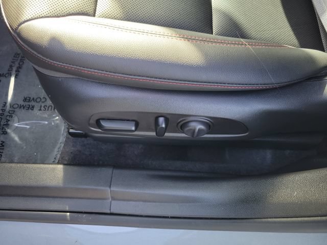 Used 2025 Chevrolet Trax RS w/ Sunroof Package FWD image 19