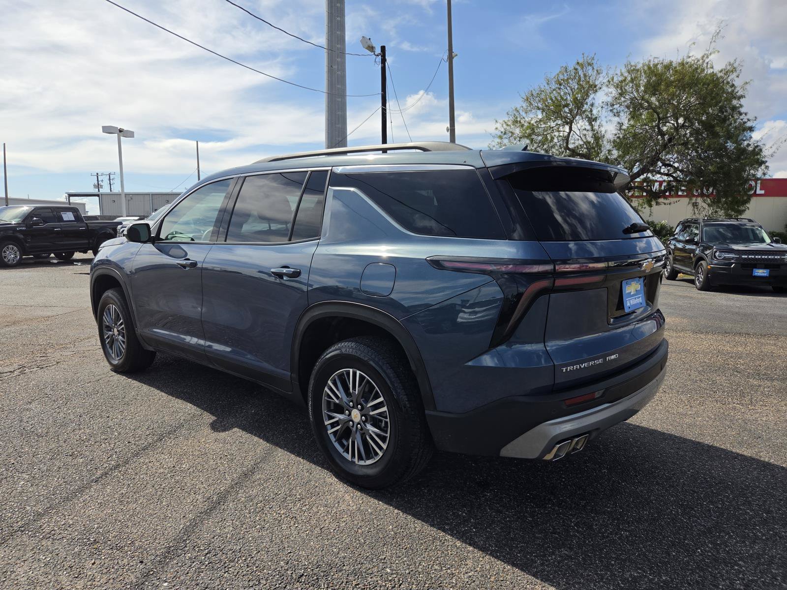 Used 2026 Chevrolet Traverse LT AWD/4WD image 3