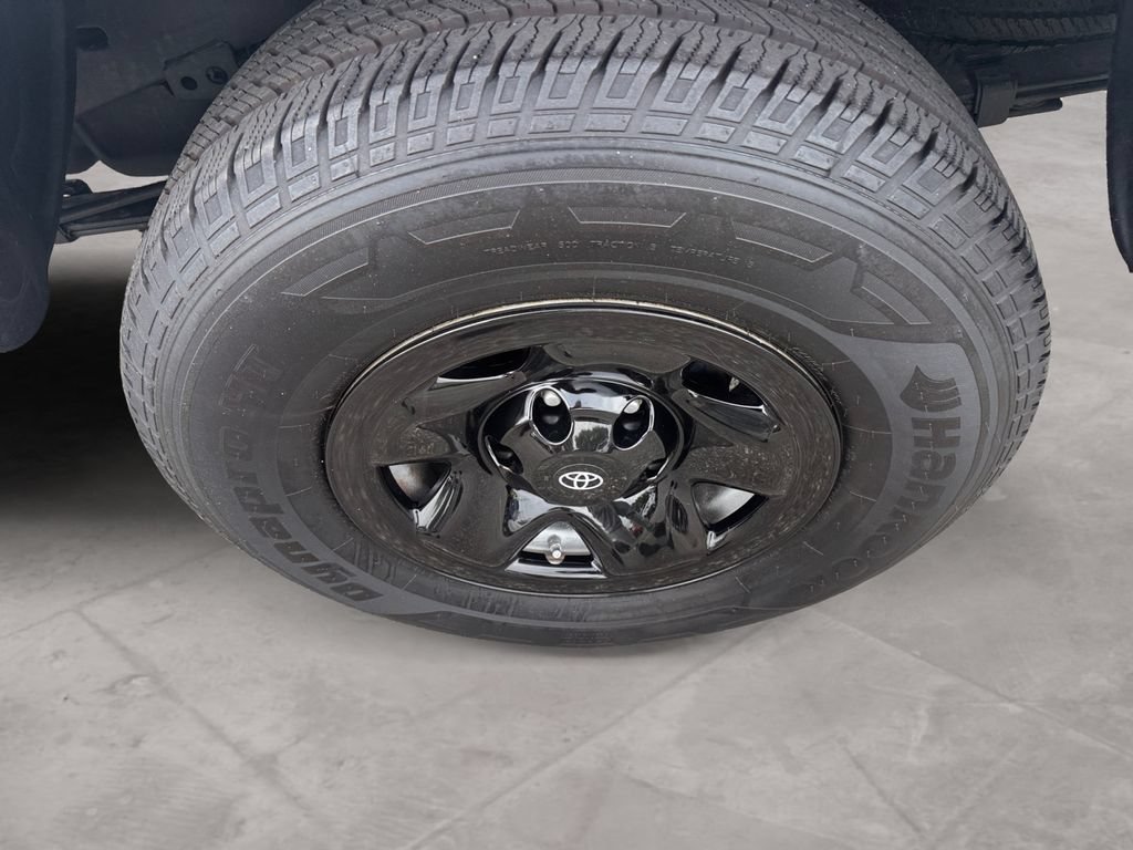 Used 2020 Toyota Tacoma SR AWD/4WD image 14
