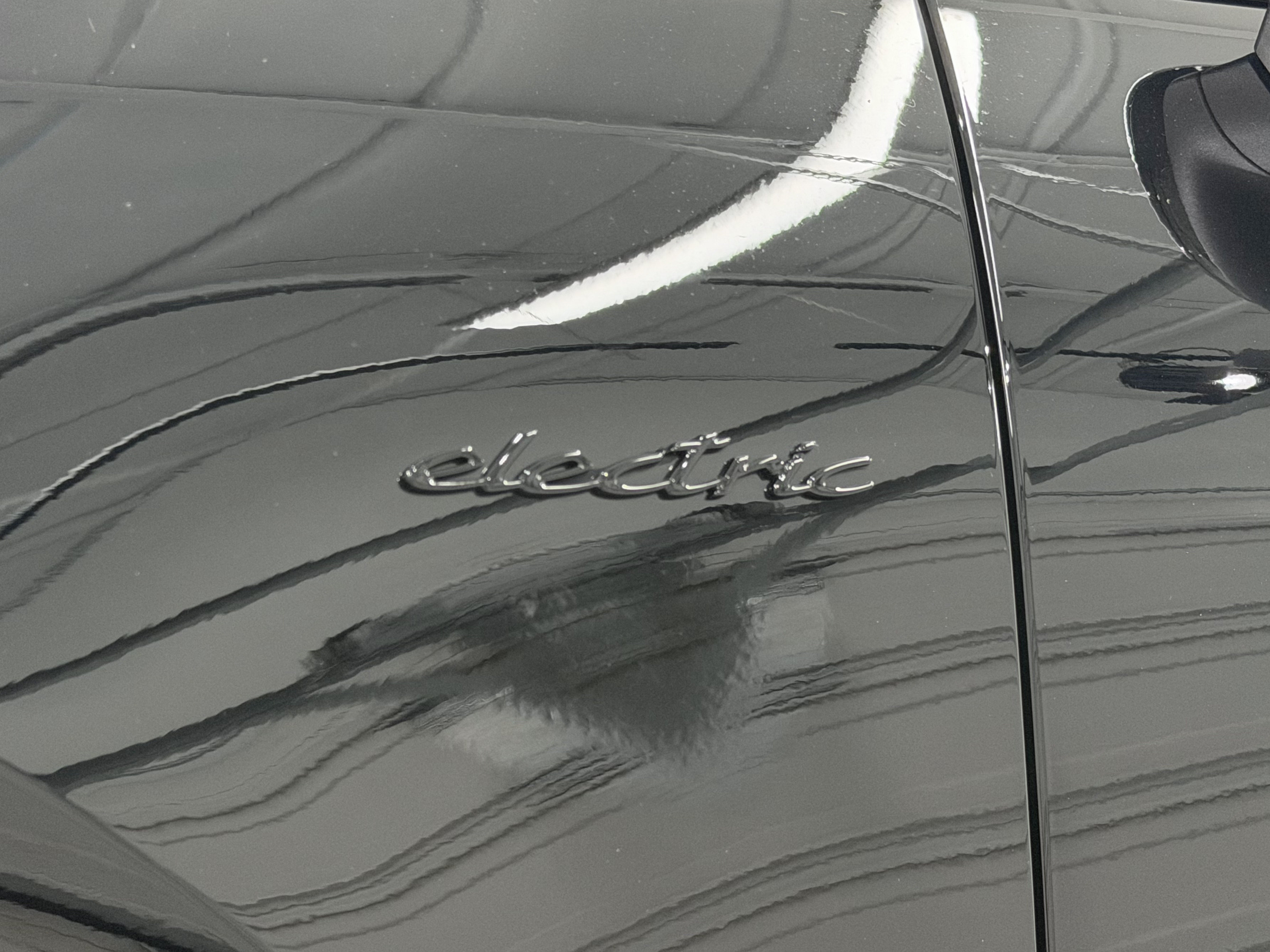 Certified 2025 Porsche Macan Electric RWD image 64