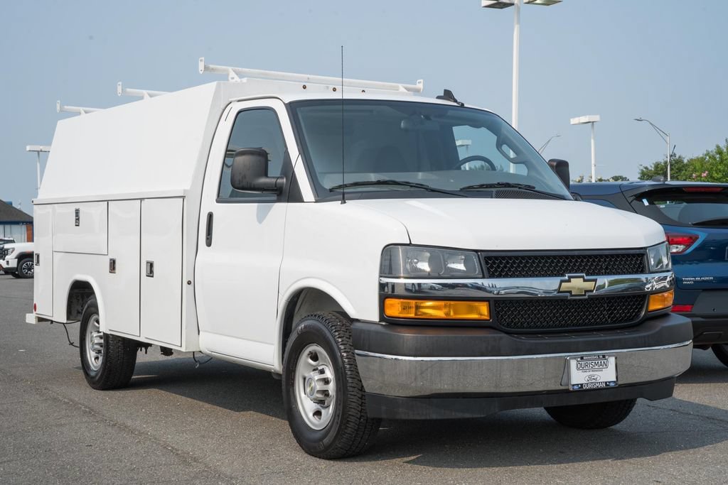 Used 2024 Chevrolet Express 3500 w/ Power Convenience Package RWD image 1