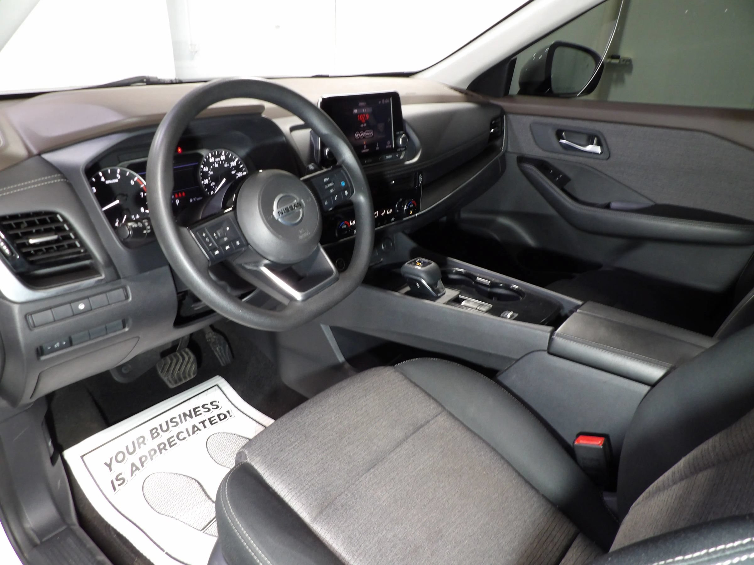 Used 2021 Nissan Rogue SV FWD image 8