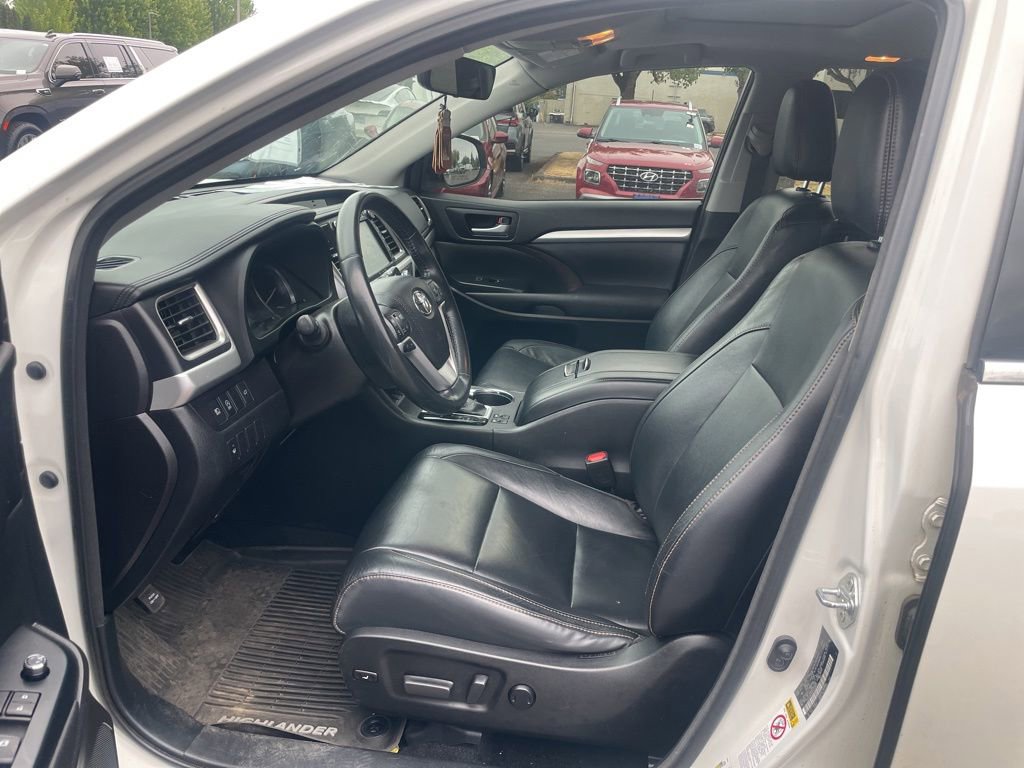 Used 2017 Toyota Highlander XLE AWD/4WD image 7