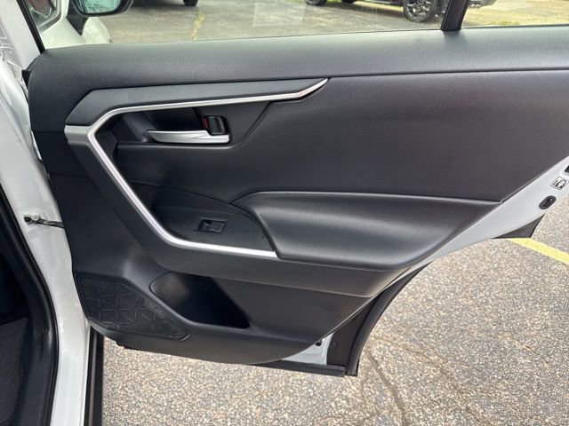 Used 2019 Toyota RAV4 XLE w/ Carpet Mat Package AWD/4WD image 14