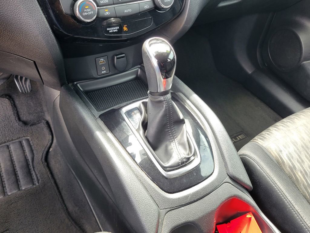 Used 2017 Nissan Rogue SV image 29