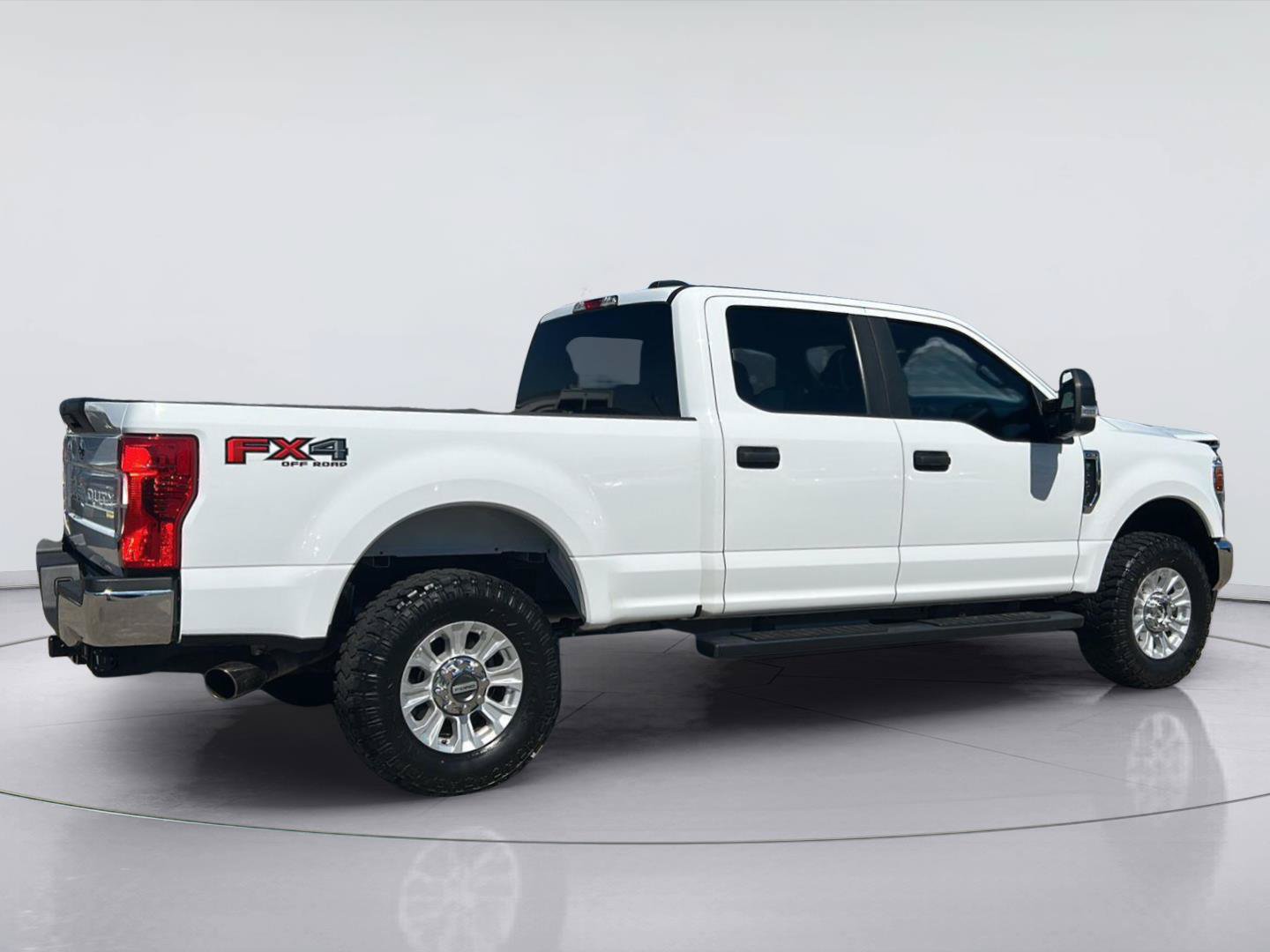 Certified 2022 Ford F250 XL w/ STX Appearance Package AWD/4WD image 4