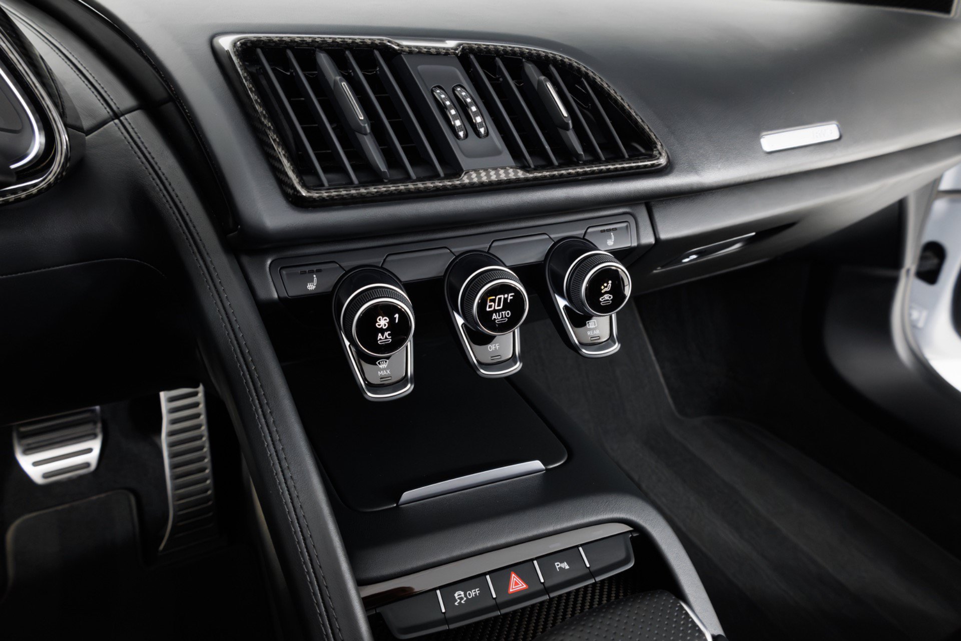 Used 2022 Audi R8 V10 w/ Premium Package RWD image 28
