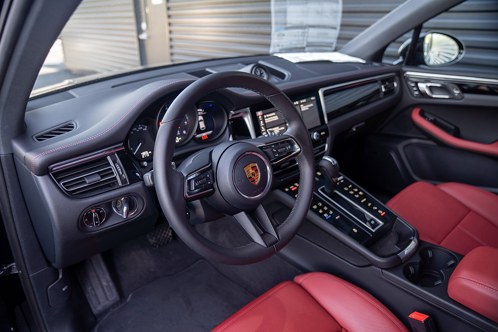 Used 2026 Porsche Macan AWD/4WD image 4