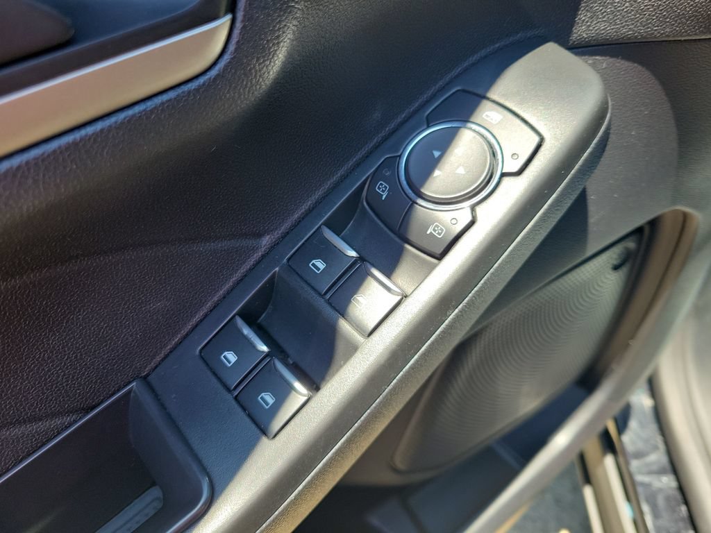 Used 2022 Ford Escape SE w/ SE Sport Appearance Package FWD image 14