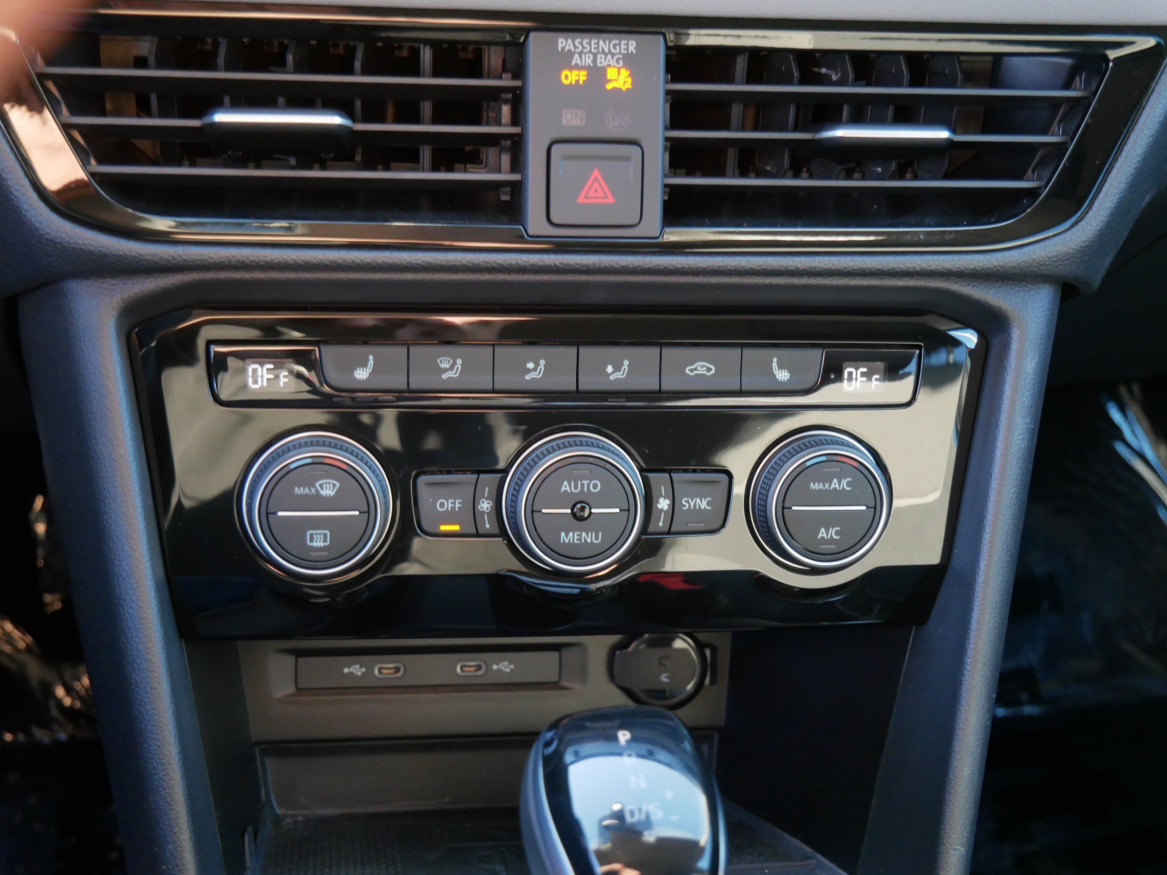 Used 2024 Volkswagen Taos SE image 23