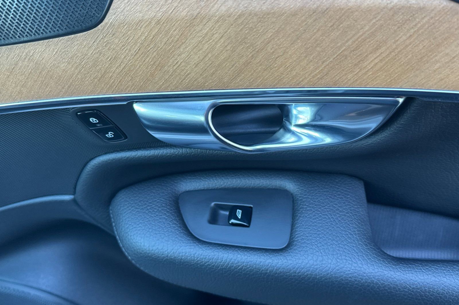 Used 2022 Volvo XC90 T5 Momentum w/ Advanced Package image 19