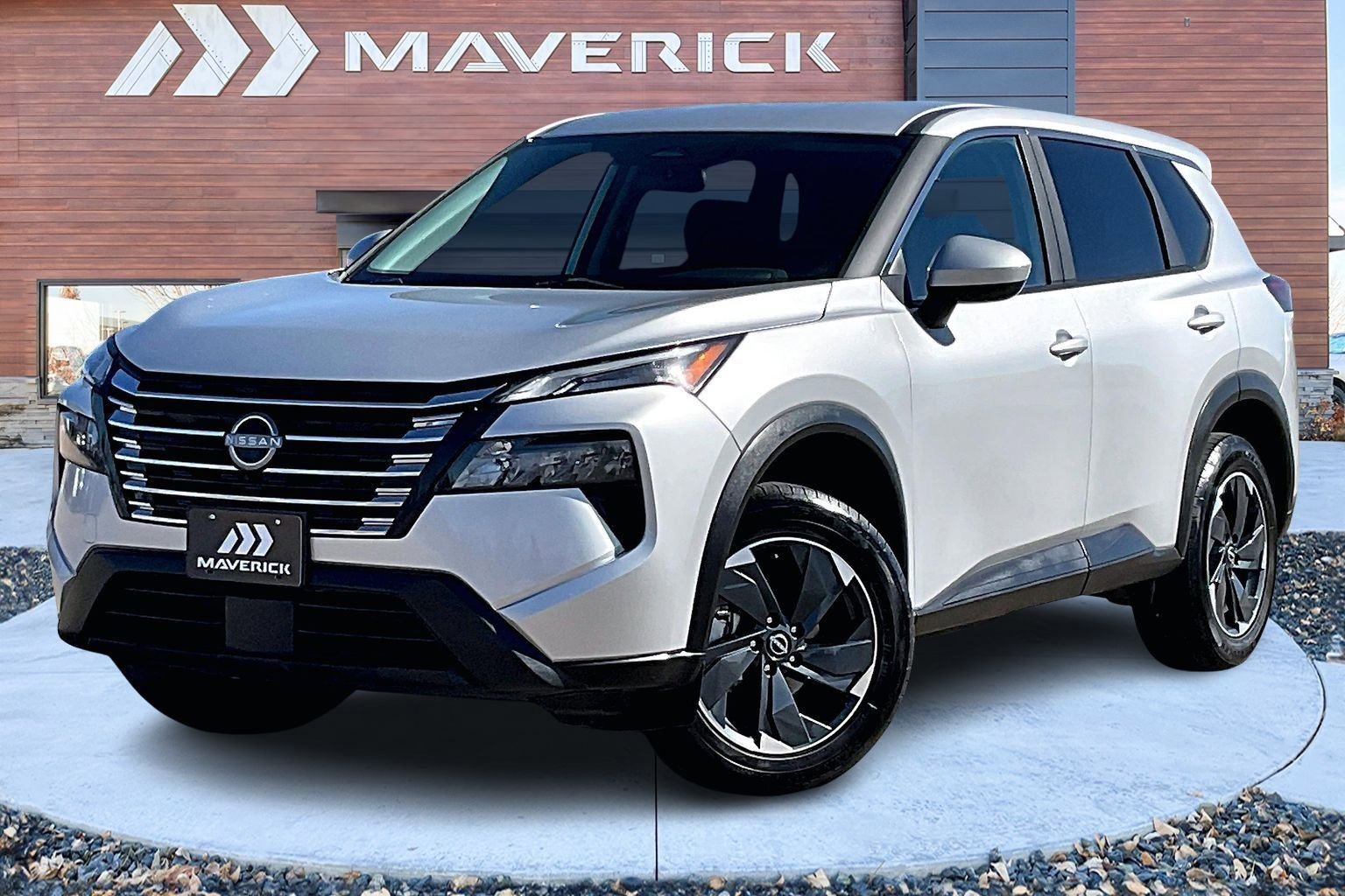 Used 2024 Nissan Rogue SV image 3