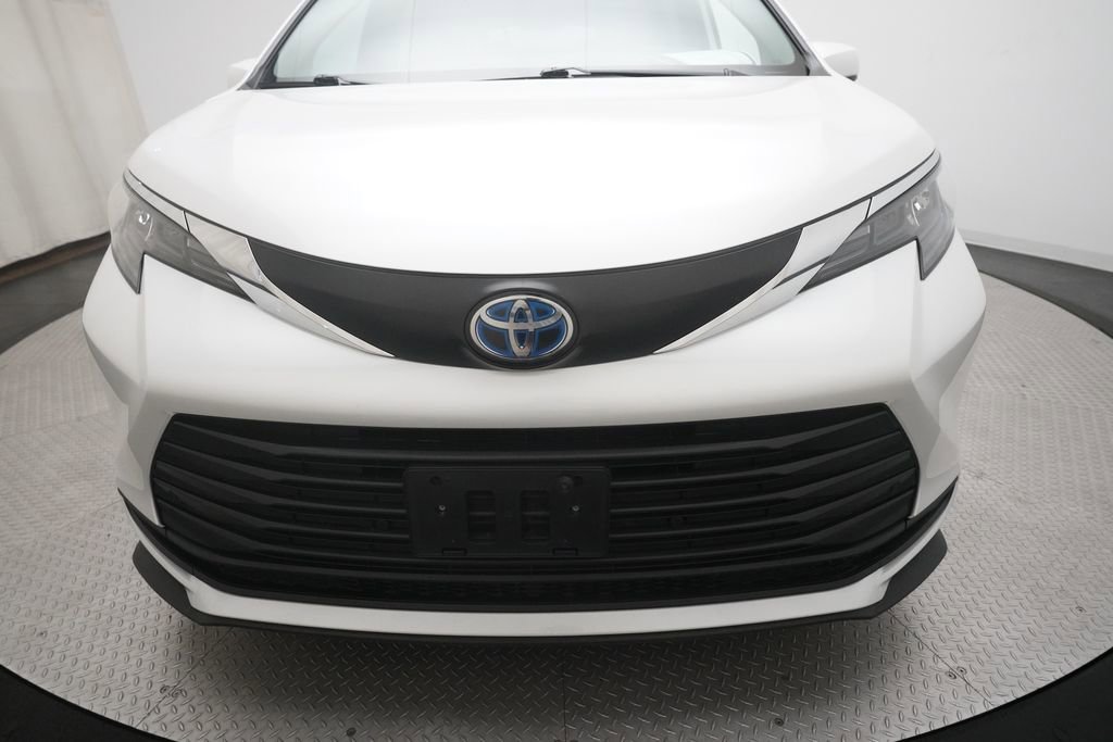 Used 2025 Toyota Sienna XLE FWD image 23