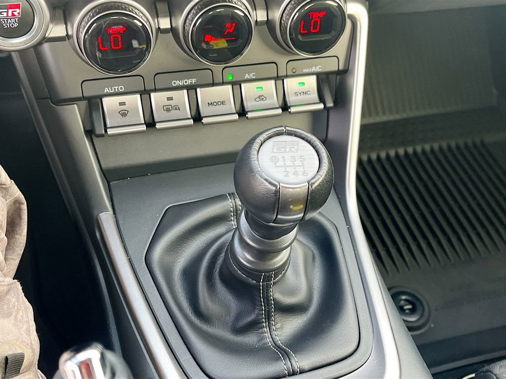 Used 2025 Toyota GR86 w/ ALL Weather Mat Package (TMS) RWD image 16