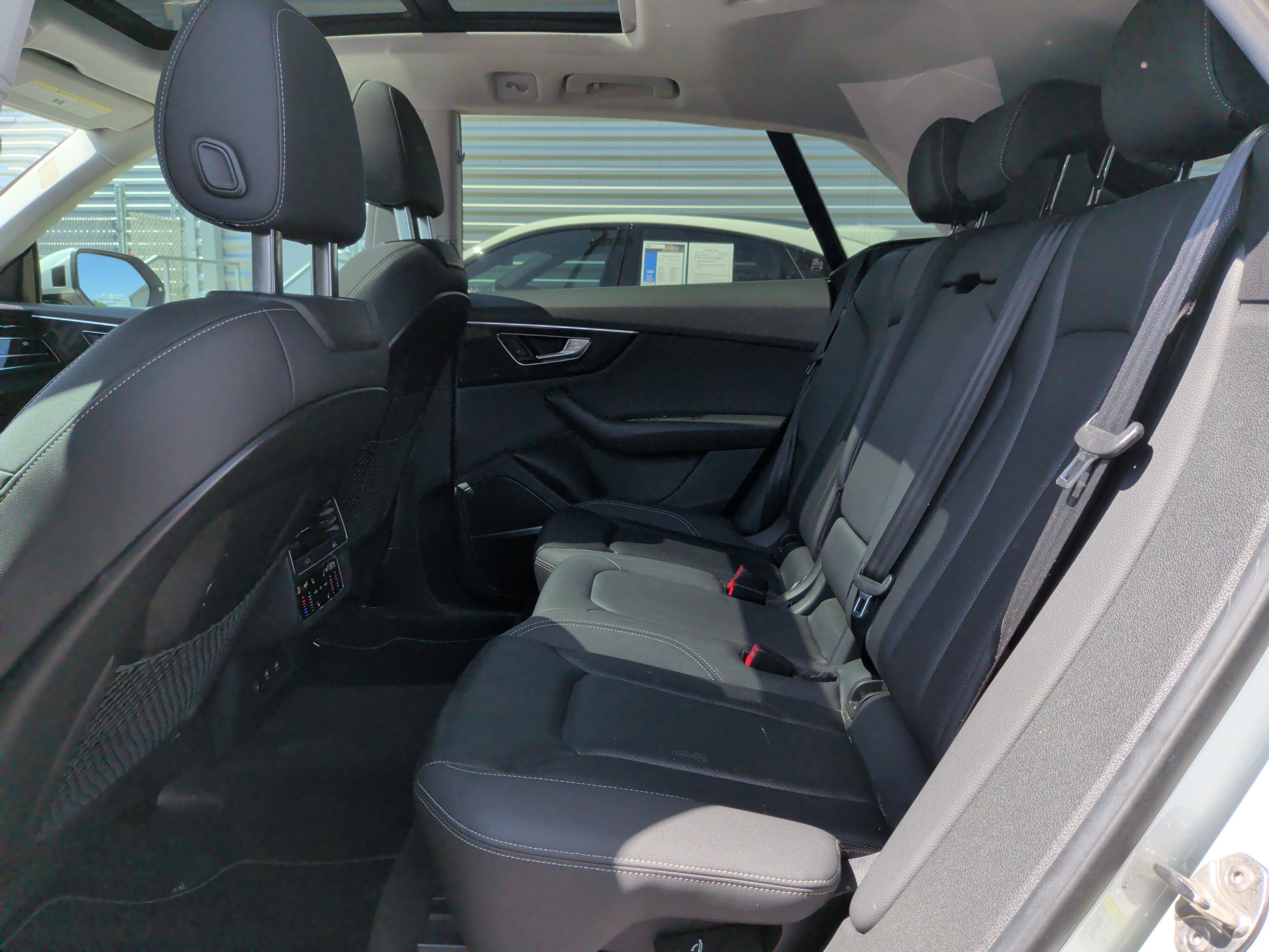 Used 2019 Audi Q8 Premium Plus AWD/4WD image 31