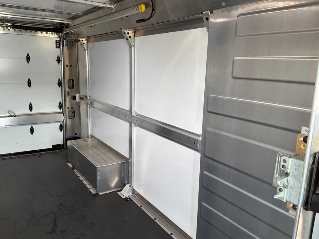 Used 2024 Chevrolet Brightdrop 600 w/ Commercial Equipment Package AWD/4WD image 18