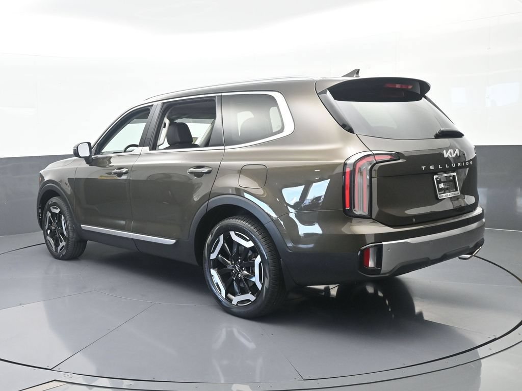 Used 2025 Kia Telluride EX w/ EX Captain's Chair Package FWD image 4