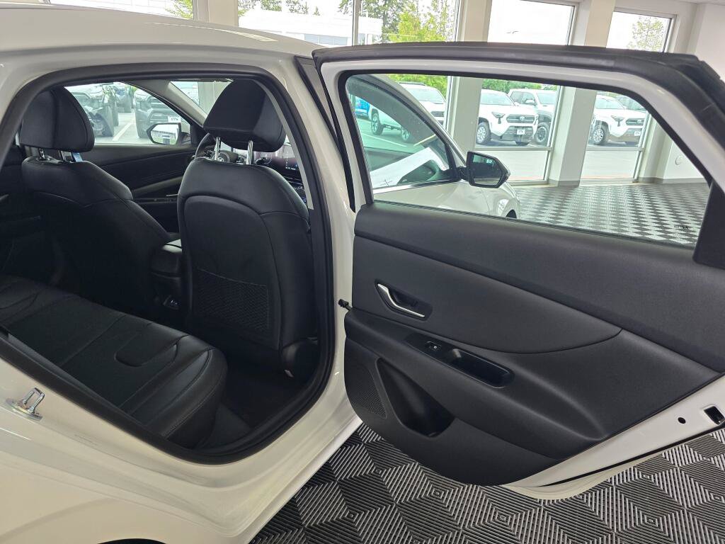 New 2026 Hyundai Elantra Limited FWD image 37