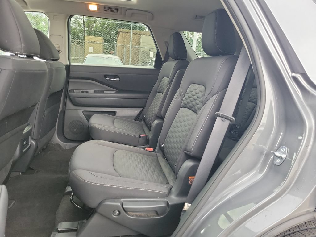 Used 2022 Nissan Pathfinder SV w/ SV Premium Package AWD/4WD image 10