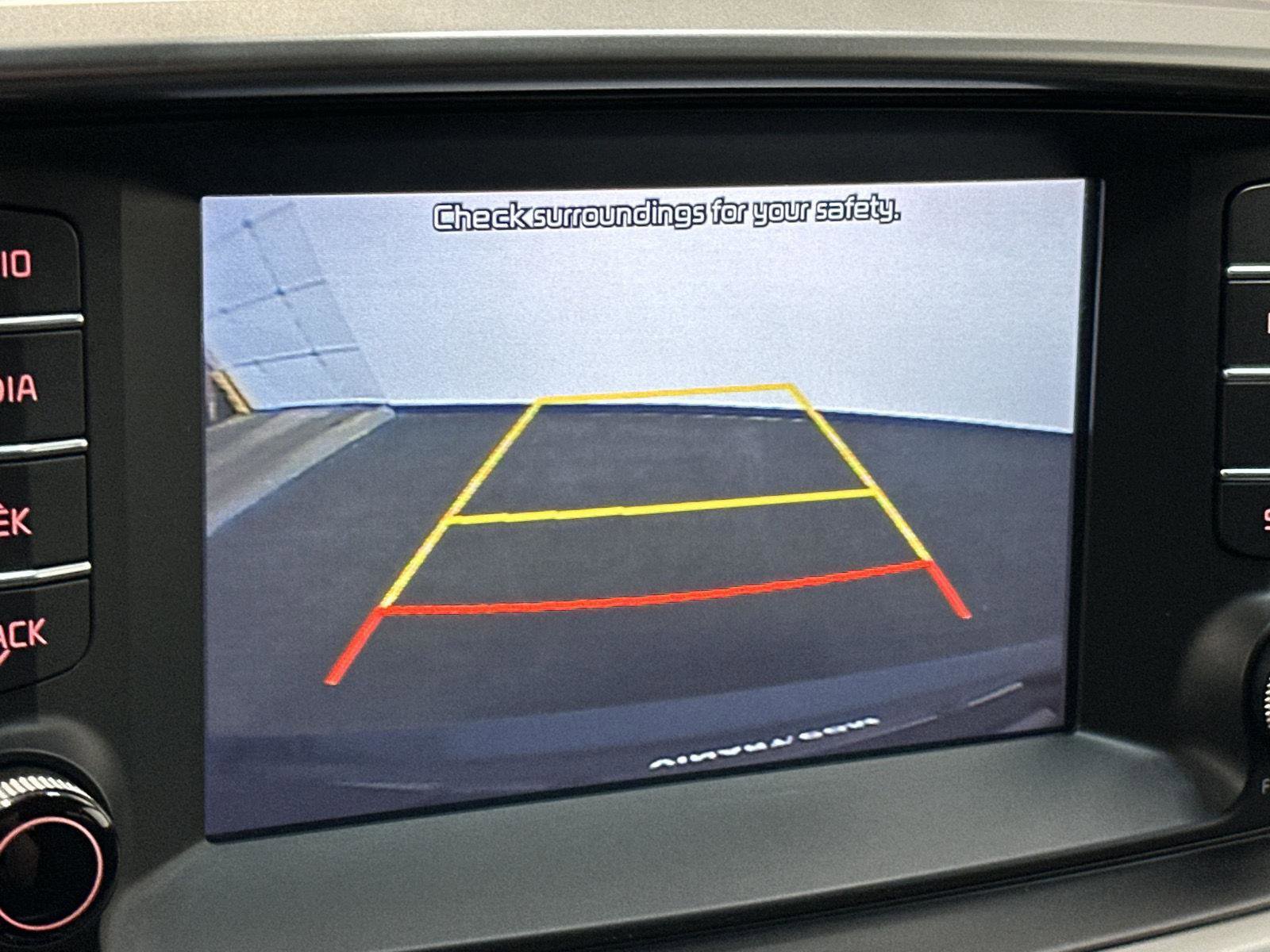 Used 2020 Kia Sorento LX image 22