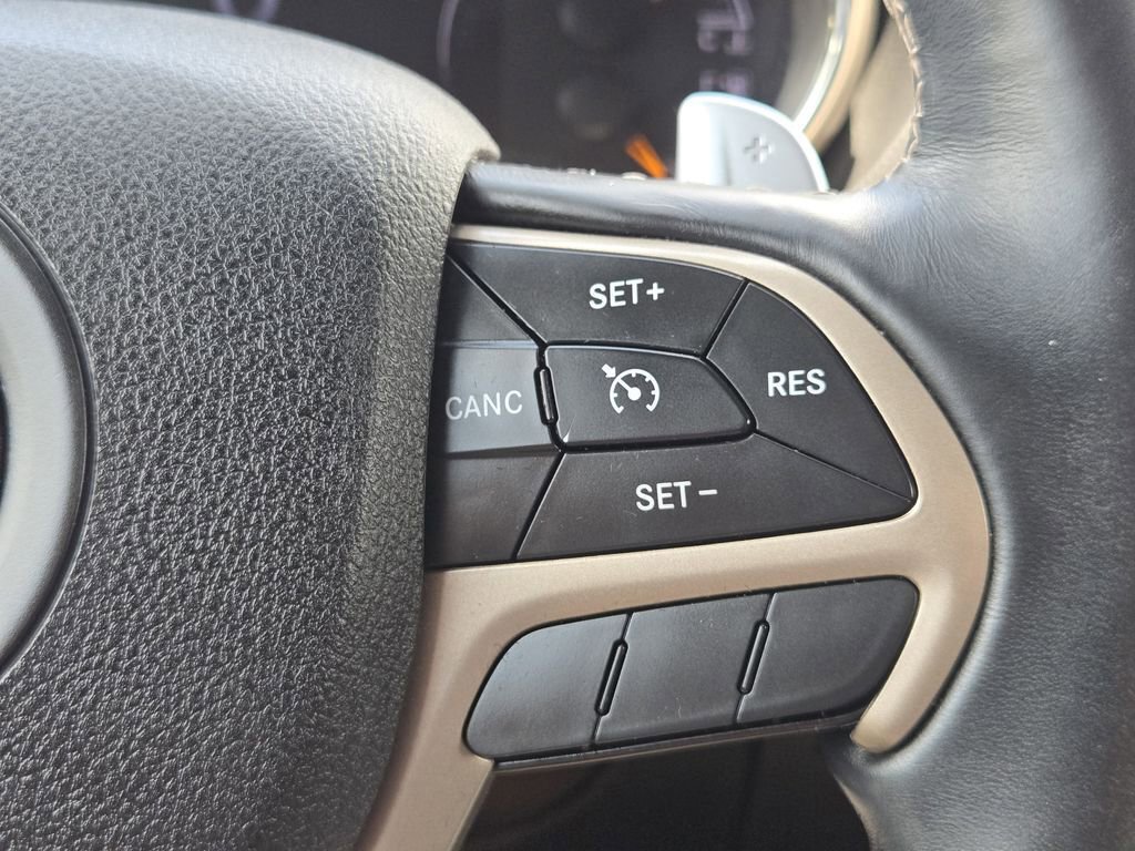Used 2017 Jeep Grand Cherokee Overland AWD/4WD image 31