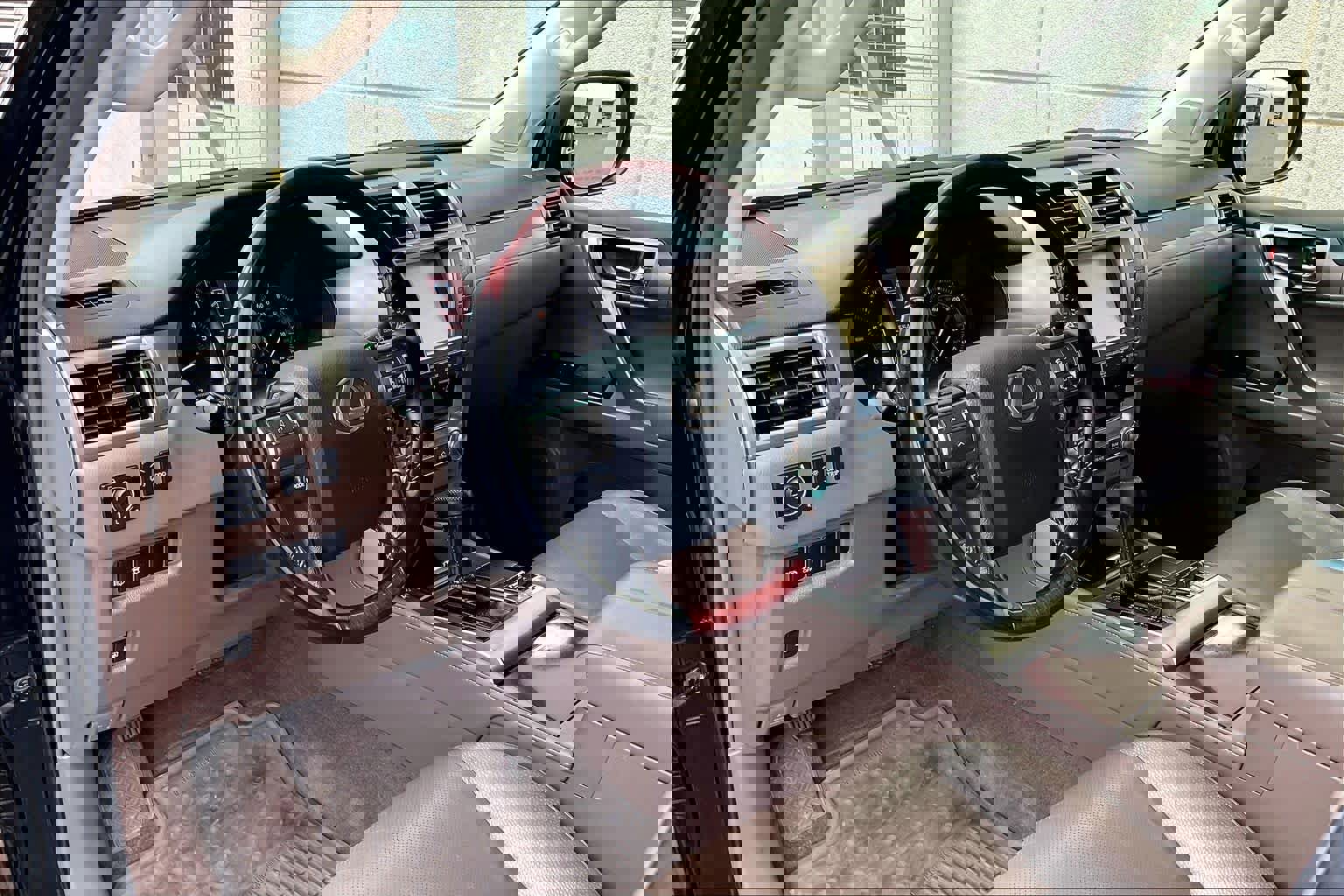 Used 2017 Lexus GX 460 Premium w/ Premium Package image 16