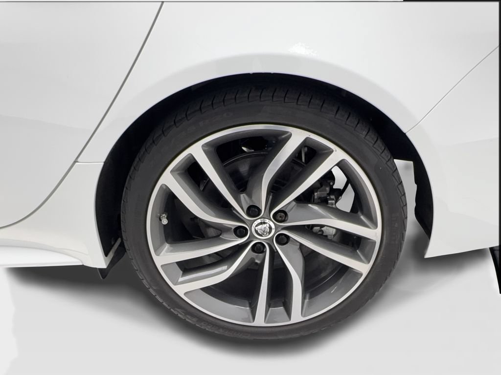 Used 2024 Jaguar XF R-Dynamic SE RWD image 11
