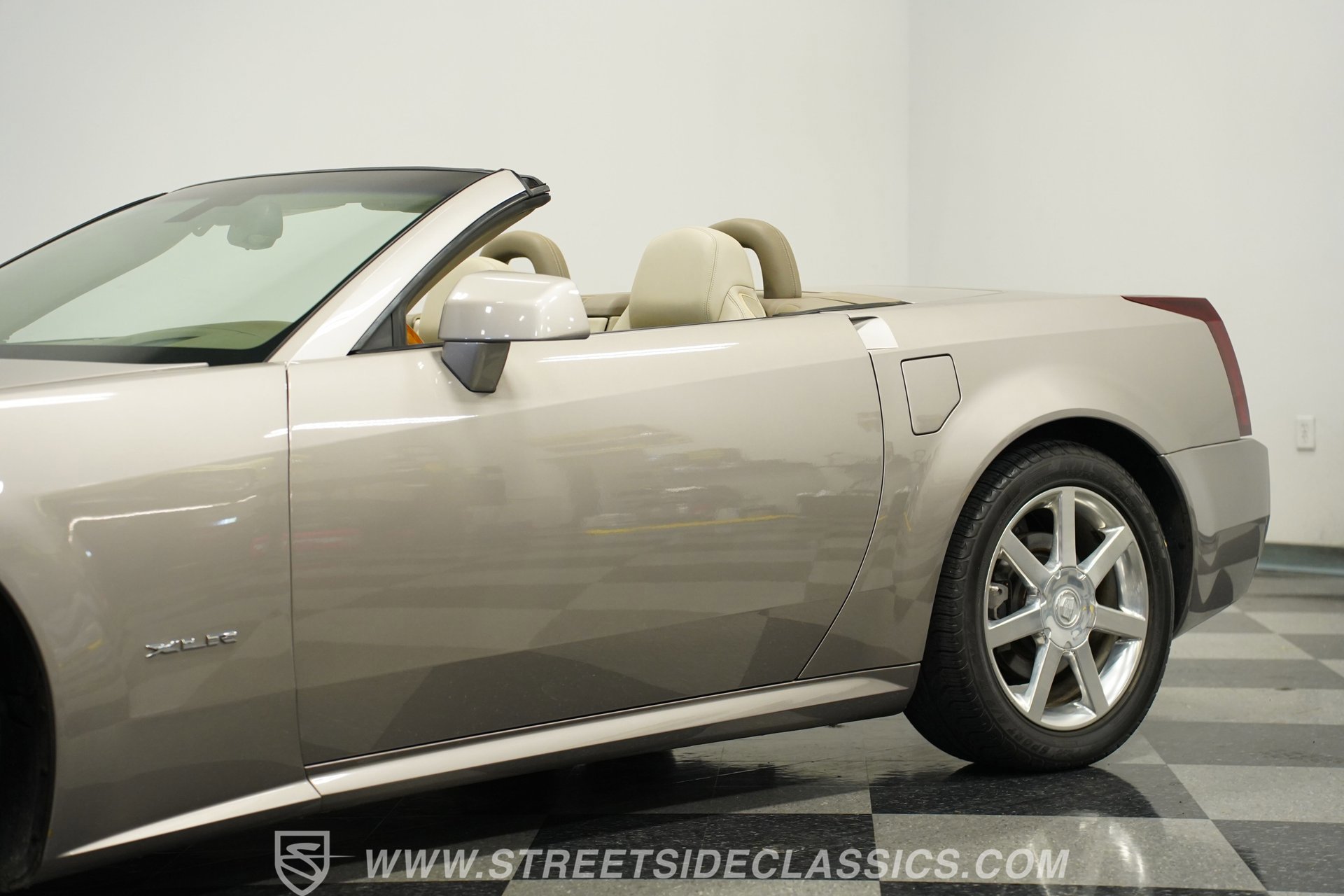 Used 2004 Cadillac XLR image 21