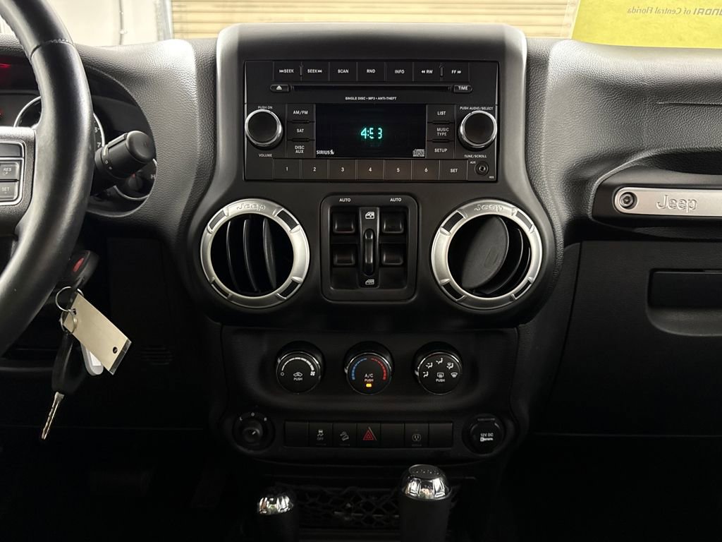 Used 2014 Jeep Wrangler Unlimited Sahara image 15