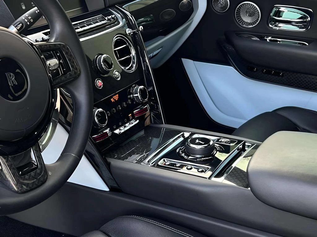 Certified 2022 Rolls-Royce Cullinan Black Badge w/ Dark Exterior Package AWD/4WD image 23