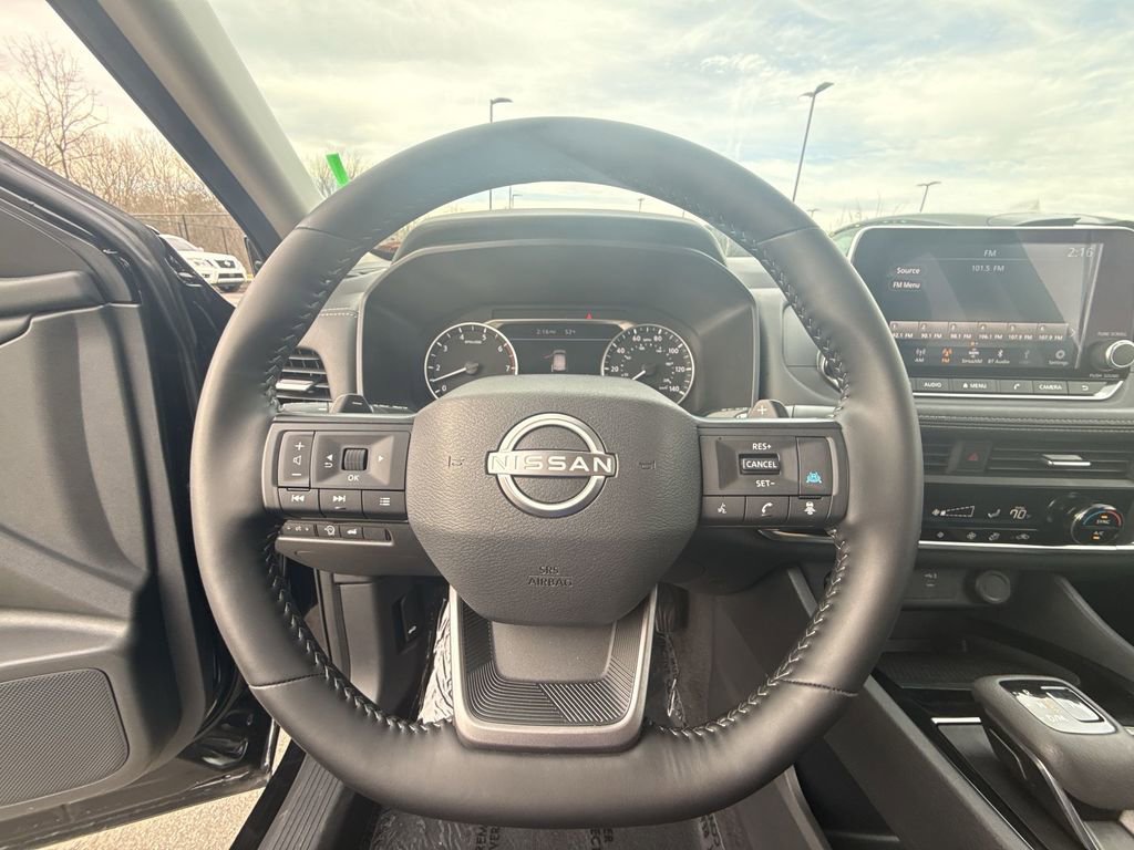 Used 2025 Nissan Rogue SV image 14