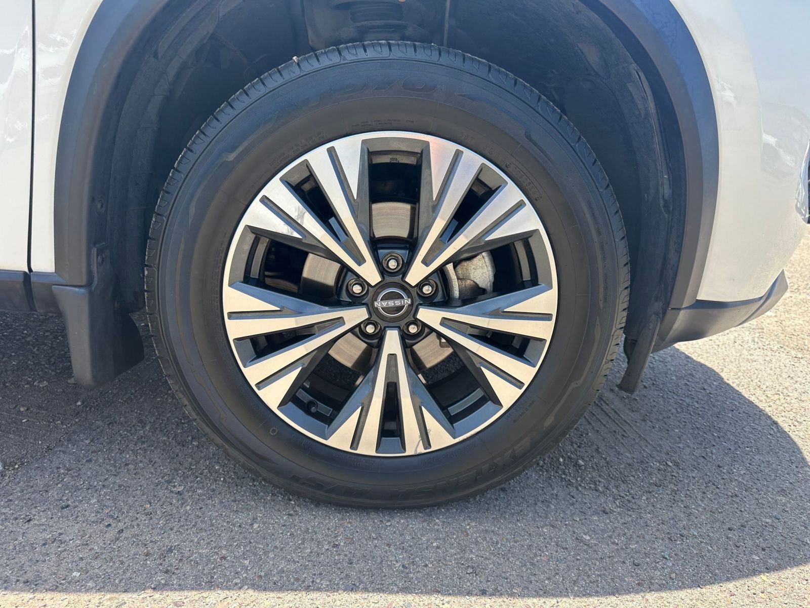 Used 2023 Nissan Rogue SV image 30