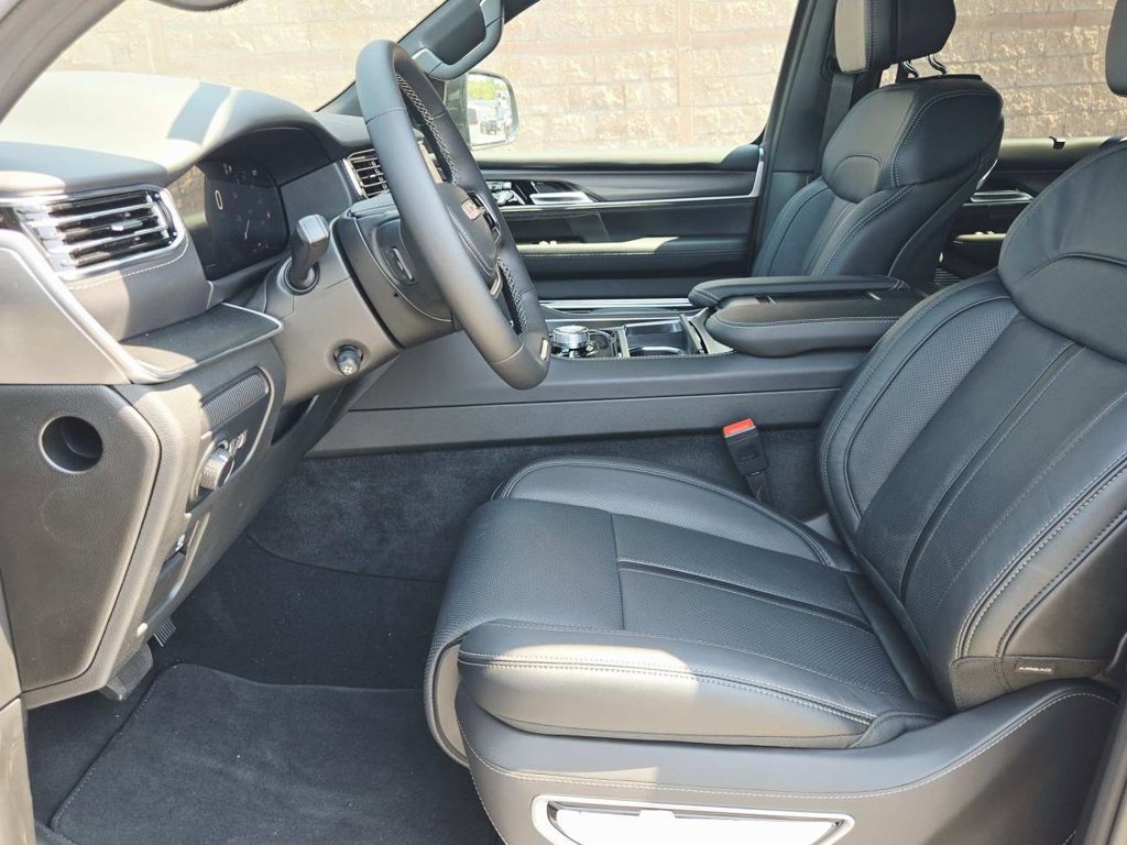 New 2026 Jeep Grand Wagoneer Summit AWD/4WD image 15