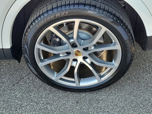 Certified 2022 Porsche Cayenne E-Hybrid AWD/4WD image 13
