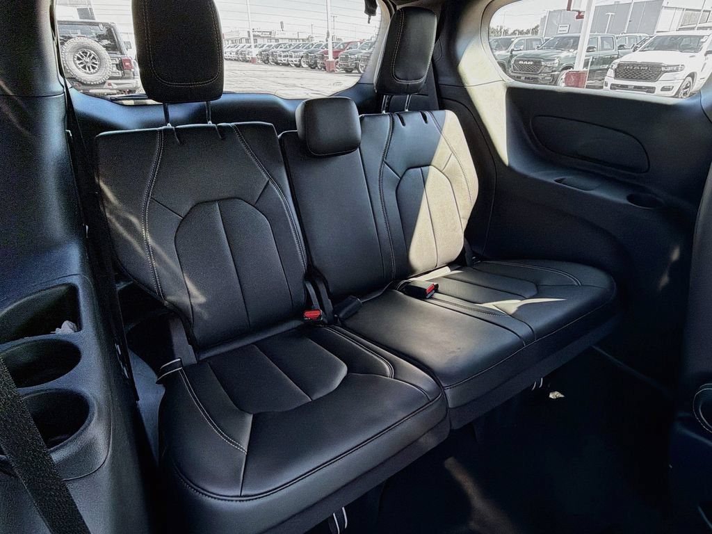 New 2027 Chrysler Pacifica Select FWD image 32