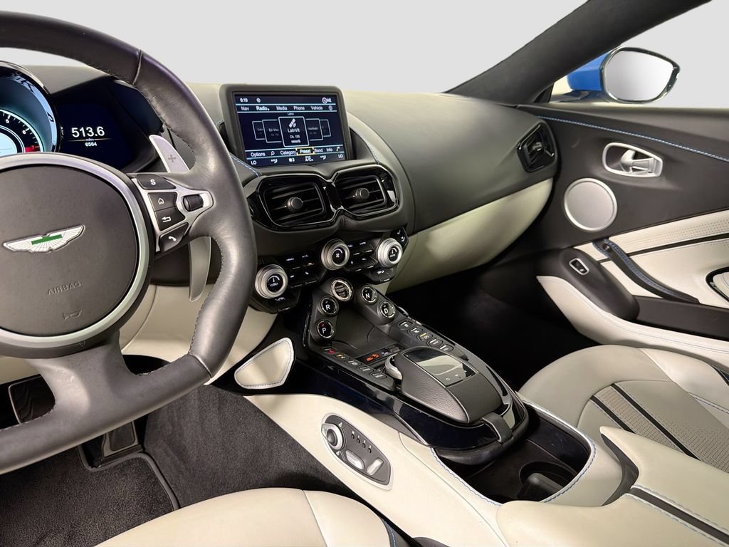 Used 2021 Aston Martin V8 Vantage Roadster RWD image 23