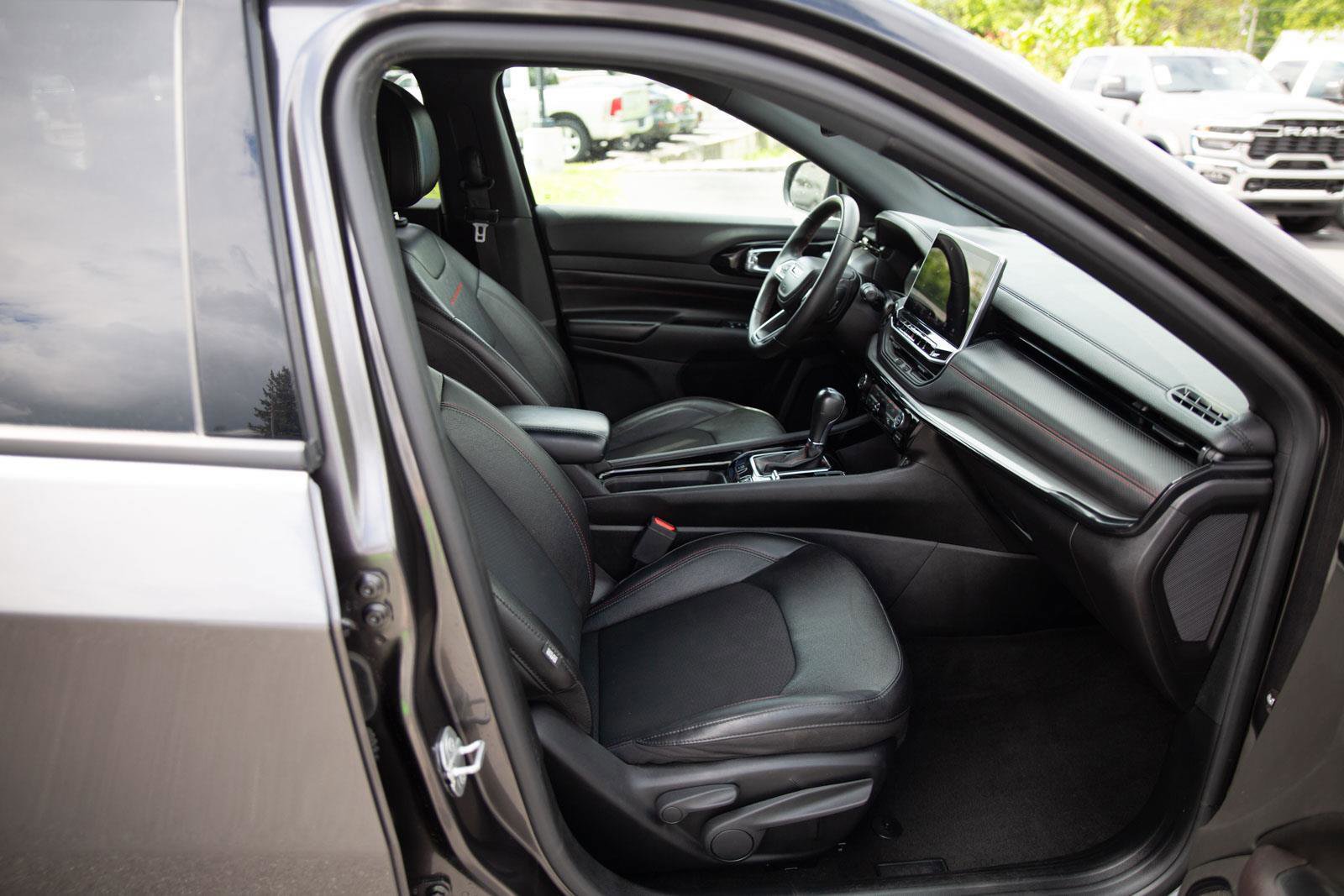 Used 2023 Jeep Compass Trailhawk AWD/4WD image 24